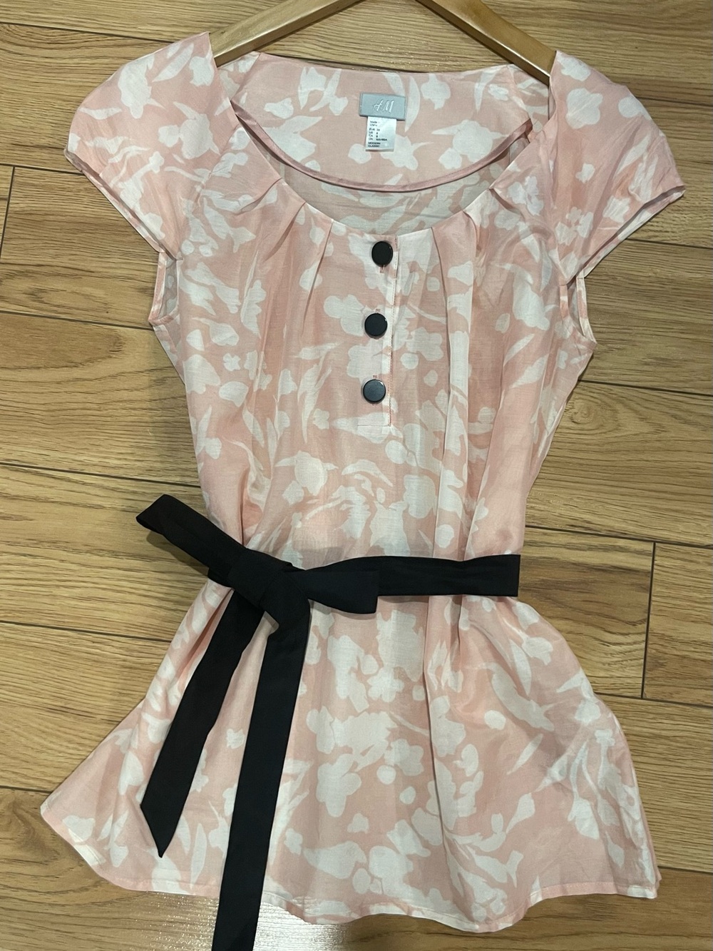 H&M Blush Pink Floral Scoop-Neck Top with Black Waist Tie size 8